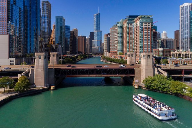 Chicago Lake and River Architecture Tour - Finding the best seat and handling the weather