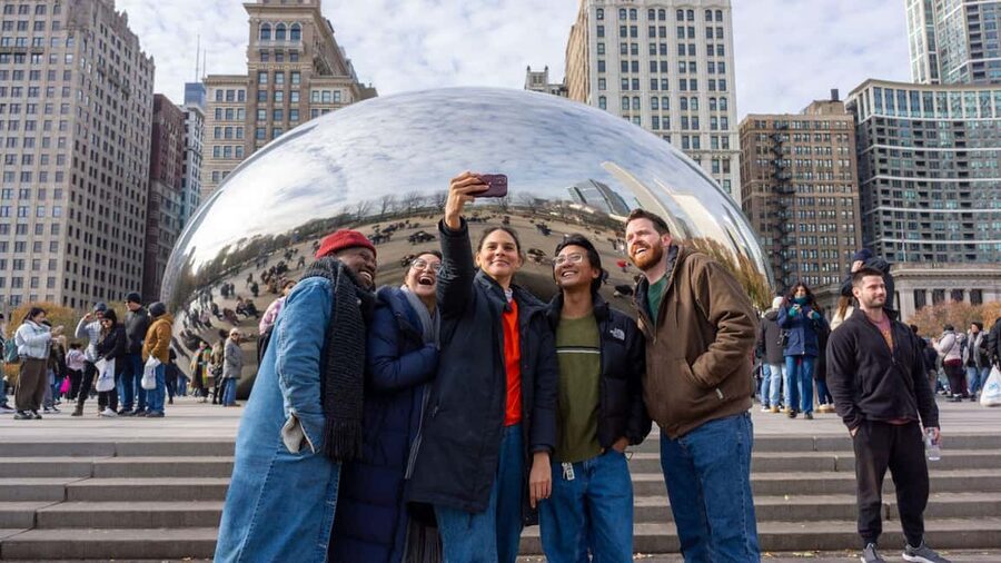 Chicago Loop: Art, Skyscrapers, Millennium Park & "The Bean" - How the two-hour timing works