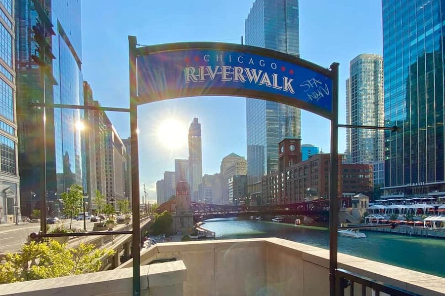 Chicago: Magnificent Mile Tour With Optional 360 Chicago - Storefronts, Rush Street, and the Modern Magnificent Mile