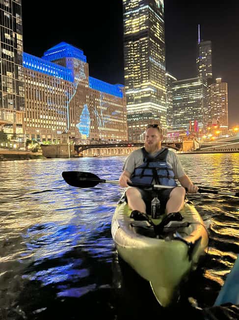 Chicago: Moonlight Paddle Tour on the Chicago River - Willis Tower and Marina City from water level