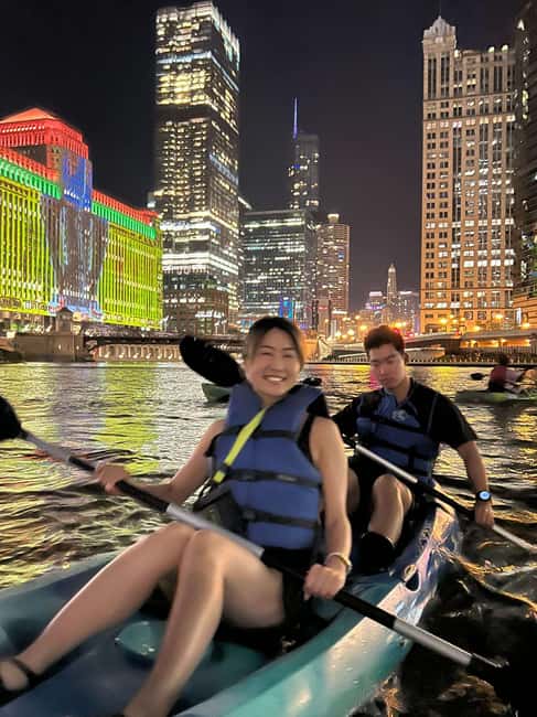 Chicago: Moonlight Paddle Tour on the Chicago River - Setting off into downtown Chicago
