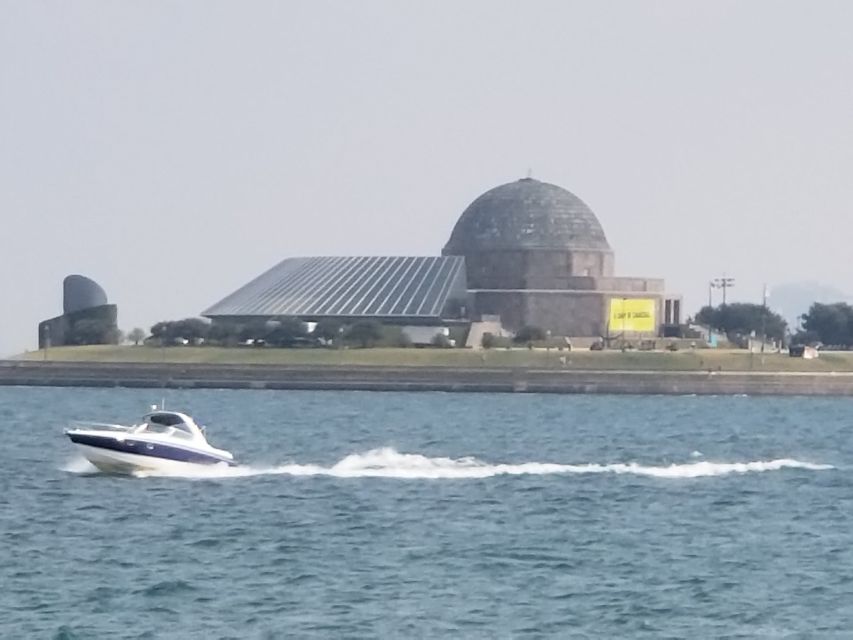 Chicago: Narrated Sightseeing River and Lake Cruise - Lake Michigan: the skyline pulls together