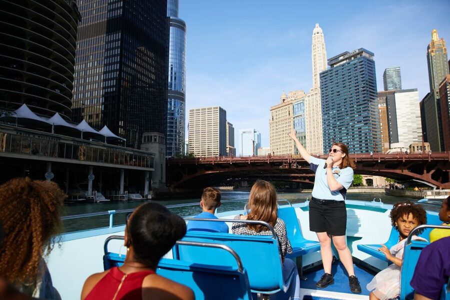 Chicago: Narrated Sightseeing River and Lake Cruise - Choosing the best departure time
