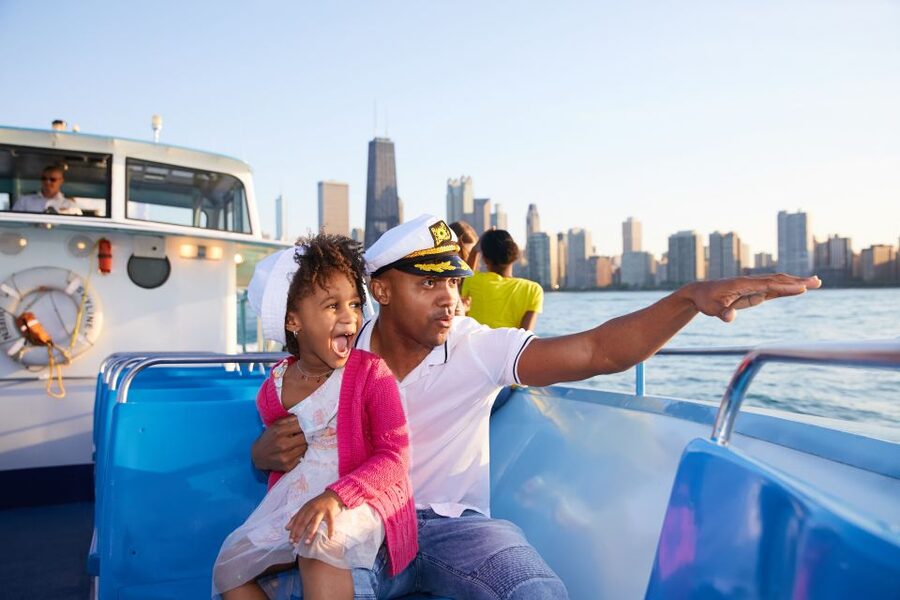 Chicago: Narrated Sightseeing River and Lake Cruise - Food, drinks, bags, and family details