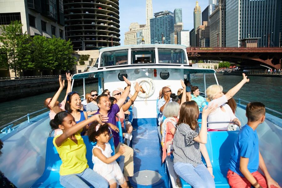 Chicago: Narrated Sightseeing River and Lake Cruise - Starting beneath Michigan Avenue and Wacker Drive