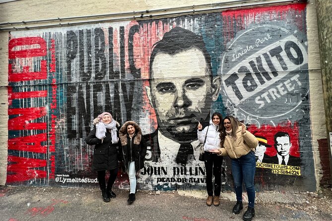 Chicago Night Crimes Tour by Bus - Chicago crime stories told on the streets