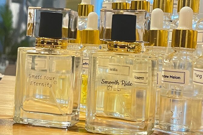 Chicago Perfume Making Classes on Magnificent Mile - Measuring with pipettes and beakers
