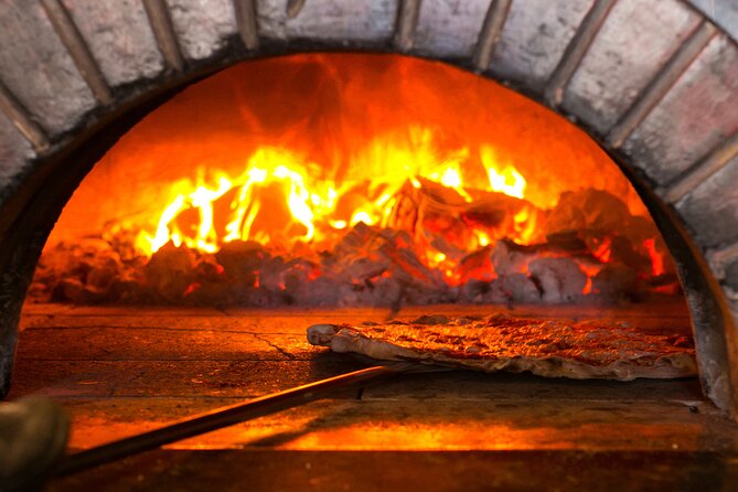 Chicago Pizza Tour - Lincoln Park and Pequod’s famous crust