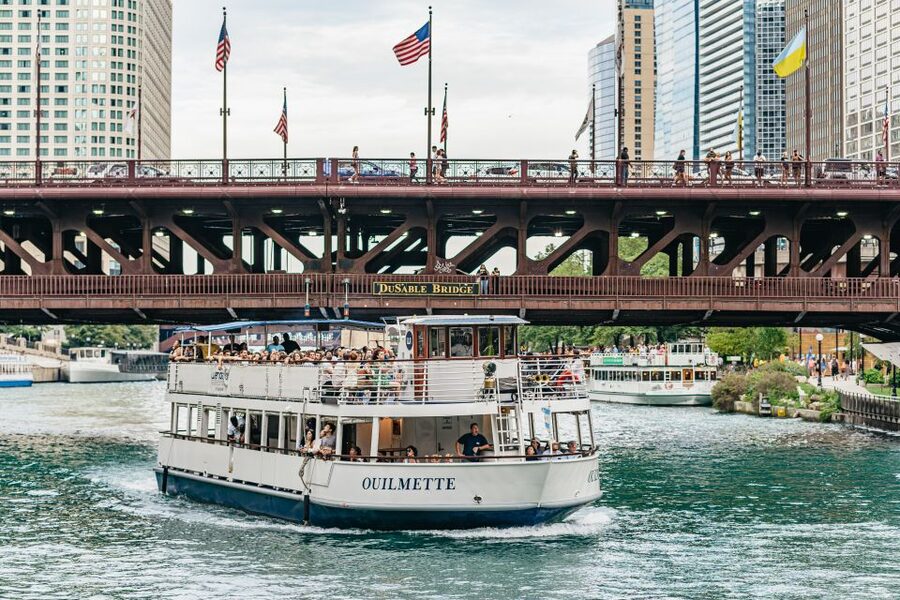 Chicago River: 1.5-Hour Guided Architecture Cruise - Merchandise Mart and the north branch