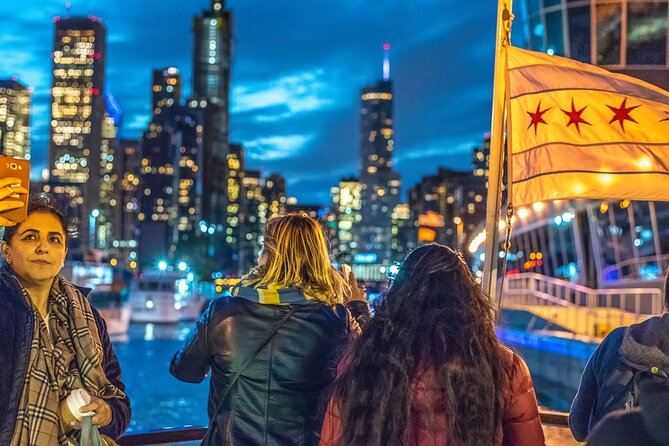 Chicago River 45-Minute Architecture Tour from Magnificent Mile - The 45-minute route, stop by stop