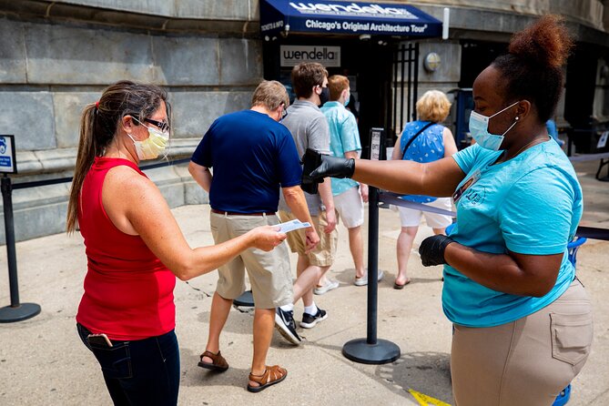 Chicago River 45-Minute Architecture Tour from Magnificent Mile - The guides turn a short ride into a real tour