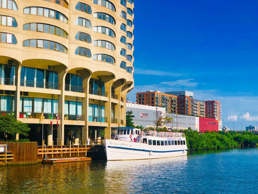 Chicago River: 90-Min Architecture Boat Tour - How the guide changes the experience