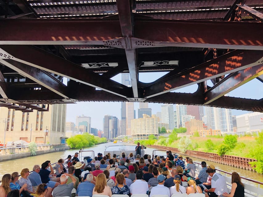 Chicago River: 90-Min Architecture Boat Tour - Choosing your seat and handling the weather