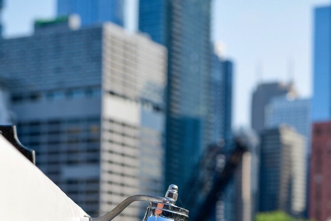 Chicago River Architecture Tour Aboard a Historic Yacht - The Magnificent Mile and Michigan Avenue