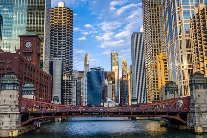 Chicago River Architecture Tour with Small Boat Upgrade Option - Why the Chicago River is the right classroom