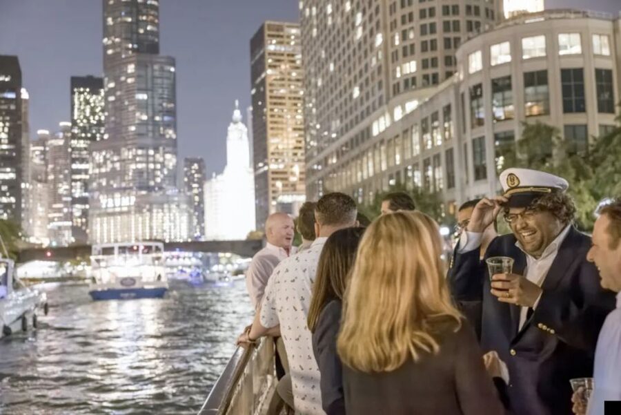 Chicago River: Guided Sunset Cocktail & Architecture Tour - Why the Chicago River makes such a good classroom