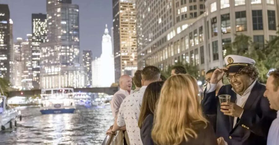 Chicago River: Guided Sunset Cocktail & Architecture Tour - The guides are the heart of the experience