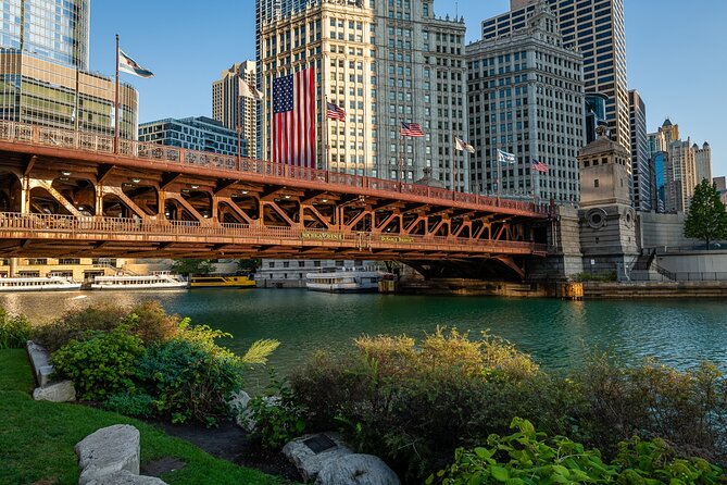 Chicago Riverwalk Self-Guided Walking Tour - Marina Towers and the idea of a city within a city