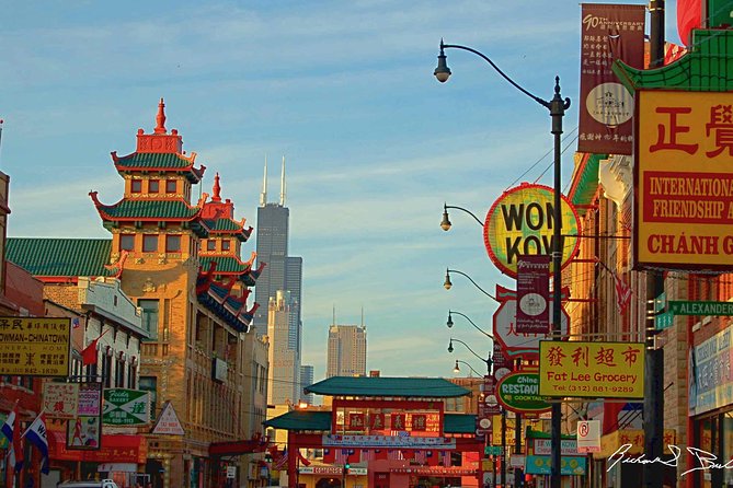 Chicago's Chinatown Food and Walking Tour - Phoenix Restaurant starts the meal with dim sum