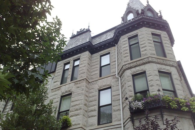 Chicago's Gold Coast Hidden History: A Self-Guided Audio Walk - Three Arts Building and a useful break at Restoration Hardware