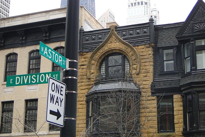 Chicago's Gold Coast Hidden History: A Self-Guided Audio Walk - Entering the International Museum of Surgical Science