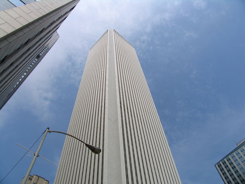 Chicago's Modern Skyscrapers Guided Walking Tour - Marina City, Bertrand Goldberg, and a different kind of tower