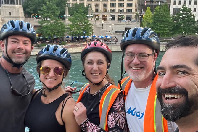 Chicago's Ultimate City Bike Tour - Shedd Aquarium, Adler Planetarium, and the skyline