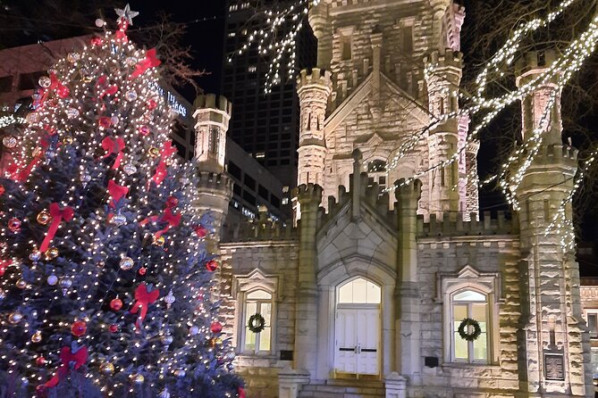 Chicago Seasonal Stroll Walking Tour of Holiday Attractions - Macy’s State Street windows and historic shopping streets