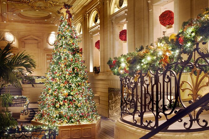 Chicago Seasonal Stroll Walking Tour of Holiday Attractions - Daley Bicentennial Plaza and Jay Pritzker Pavilion