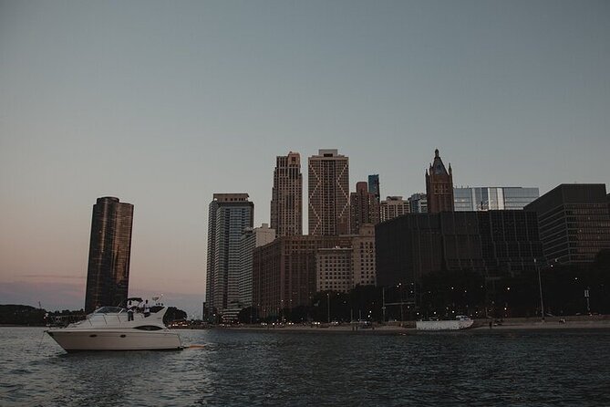 Chicago Shoreline Adventure Boat Tour - Buckingham Fountain, Millennium Park, and the downtown edge