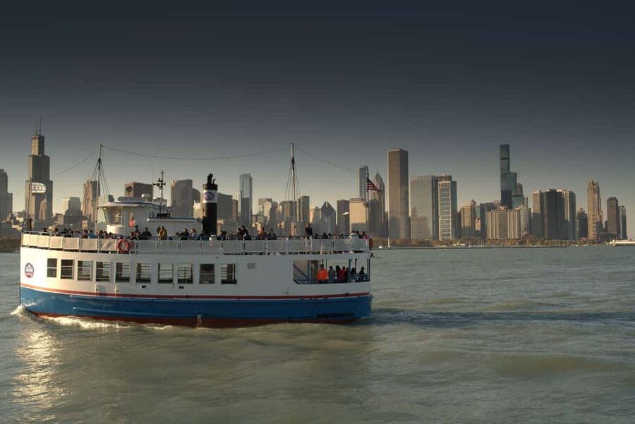 Chicago: Shoreline Lake Michigan Skyline Cruise - Should you book the Shoreline skyline cruise?