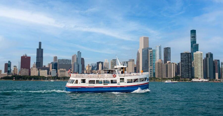 Chicago: Shoreline Lake Michigan Skyline Cruise - Passing Willis Tower, the Field Museum, and 360 Chicago