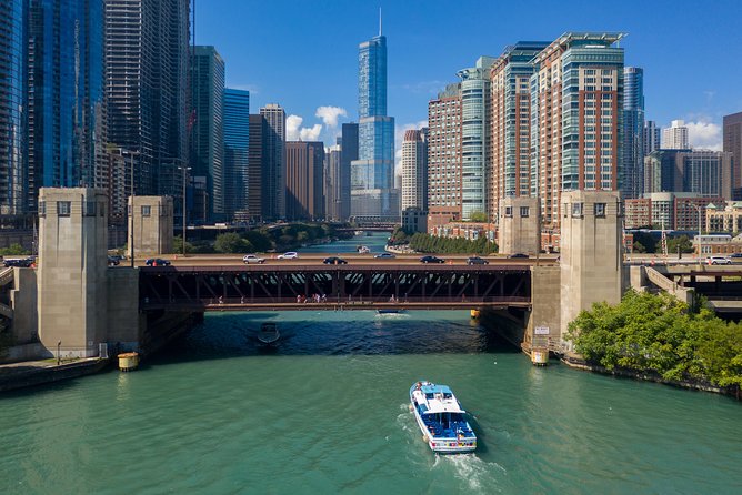 Chicago Sightseeing River and Lake Cruise - What the 112 E. Wacker Drive departure is like