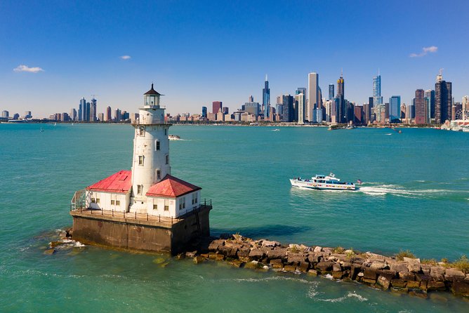 Chicago Sightseeing River and Lake Cruise - The Chicago River and its architecture stories