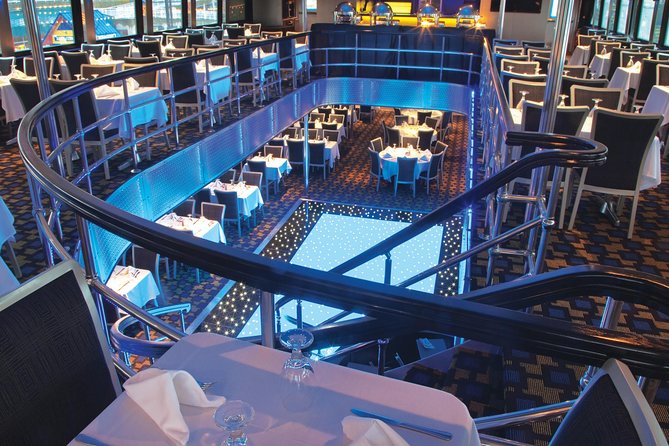 Chicago Signature Dinner Cruise on Lake Michigan - Willis Tower and the downtown skyline