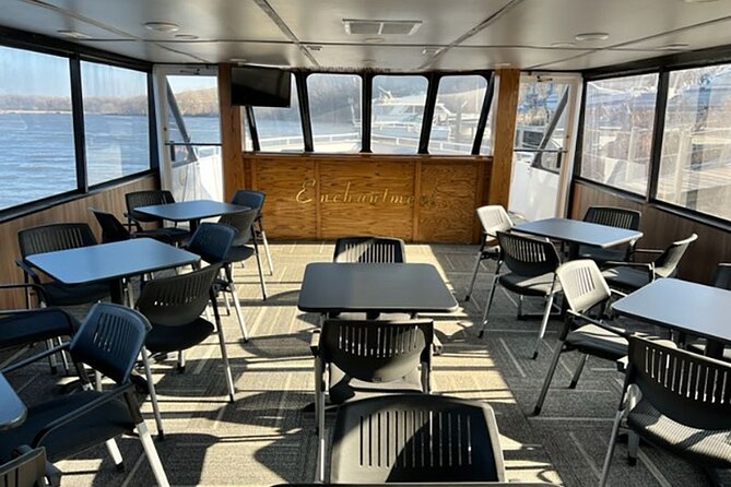 Chicago Skyline Sunday Funday Mimosa/Bloody Mary Party Cruise - How the group size can shape your afternoon