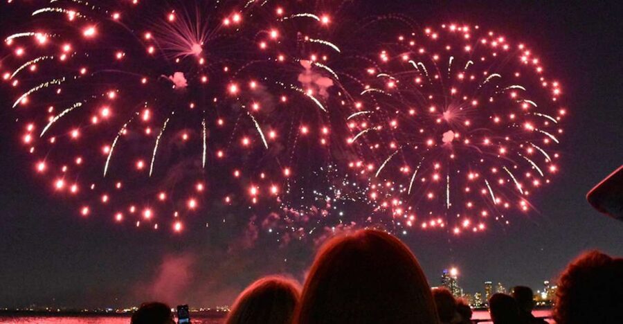 Chicago: Summer Fireworks Cruise with 3D Glasses and Music - Reaching the lake for Navy Pier fireworks