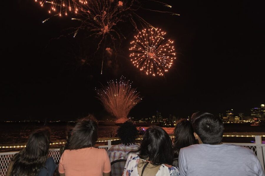 Chicago: Summer Fireworks Cruise with 3D Glasses and Music - Rain, mobility, and other practical limits