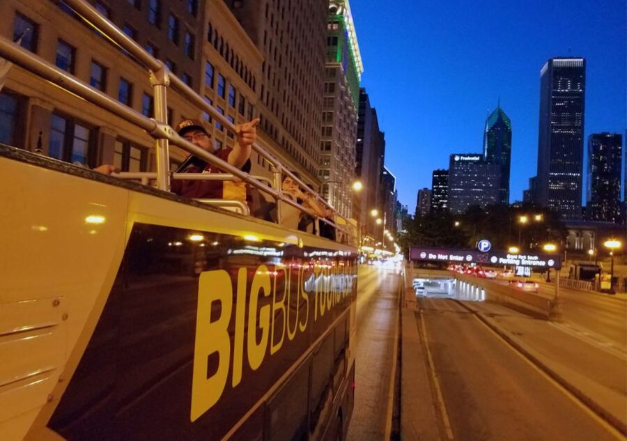Chicago: Sunset Tour by Open-top Bus with Live Guide - Wrigley Building, Tribune Tower, and the Art Institute