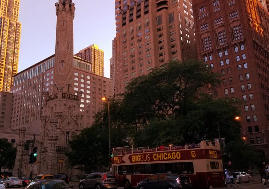 Chicago: Sunset Tour by Open-top Bus with Live Guide - Museum Campus and the Lake Michigan skyline