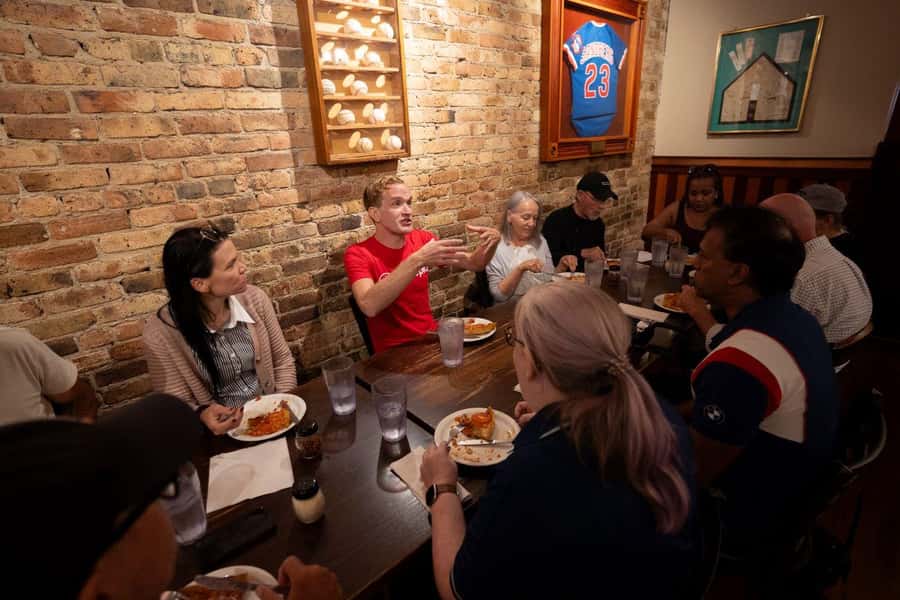 Chicago: The Ultimate Foodie Walking Tour with Tasty Stops - Why this short Chicago food tour works