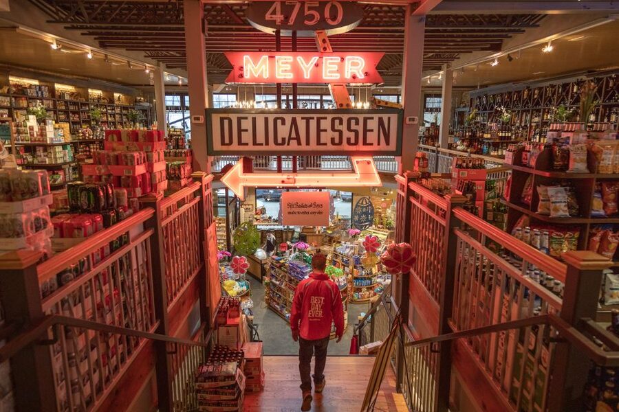 Chicago: The Ultimate Foodie Walking Tour with Tasty Stops - What the food tells you about Chicago