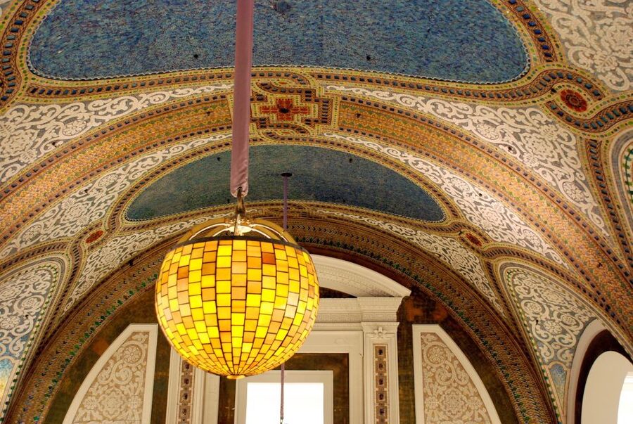 Chicago: Tiffany Art Glass Works Walking Tour - The Marquette Building and a different kind of setting