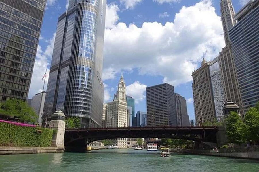 Chicago: Tiki Bar Cruise on Chicago River or Lake Michigan - Comfort below deck and the moldy-carpet warning