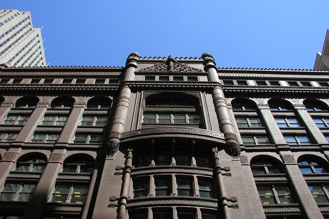 Chicago Walking Tour: Art Deco Skyscrapers Loop - How the guide affects the experience