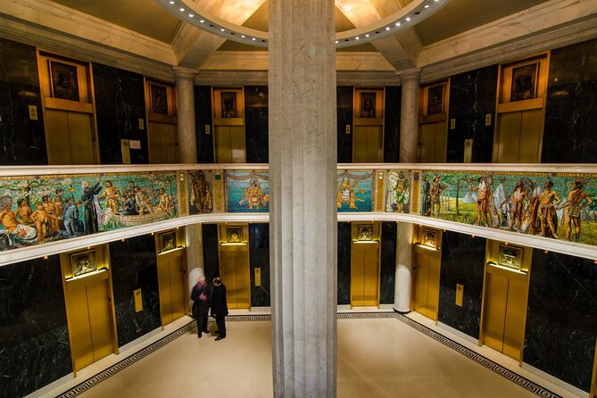 Chicago Walking Tour: Historic Skyscrapers - The Board of Trade brings a different mood