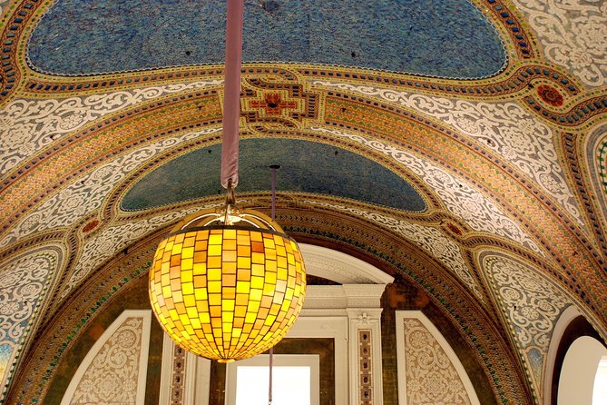 Chicago Walking Tour: Historic Treasures of Chicago - The Wrigley Building and Michigan Avenue