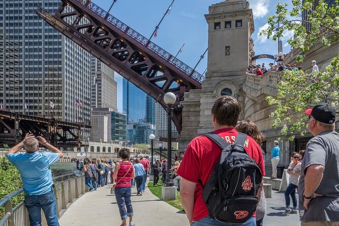Chicago Walking Tour of Highlights with Free Bike or Kayak Rental - The Chicago Riverwalk and the city’s engineering story