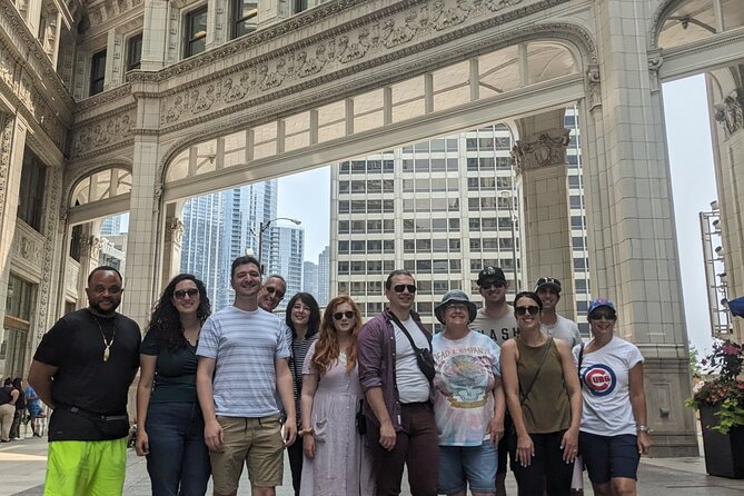 Chicago Walking Tour of Highlights with Free Bike or Kayak Rental - The Magnificent Mile and the Water Tower
