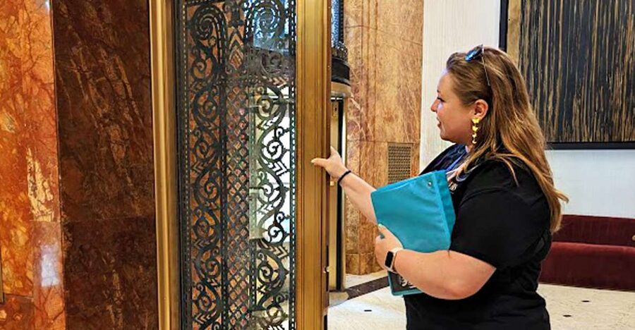 Chicago Walking Tour: See Inside Art Deco Masterpieces - Meeting by the horse sculpture at 425 South Financial Place